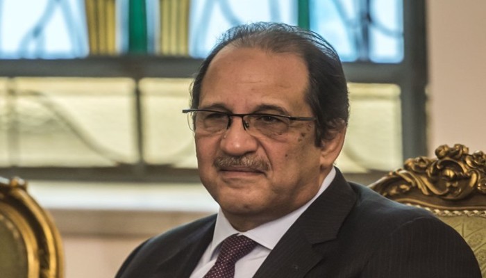 خبراء: إطاحة السيسي بـ"عباس كامل" مسألة وقت