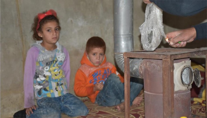 وقودهم "البلاستيك".. نازحون سوريون في براثن السرطان