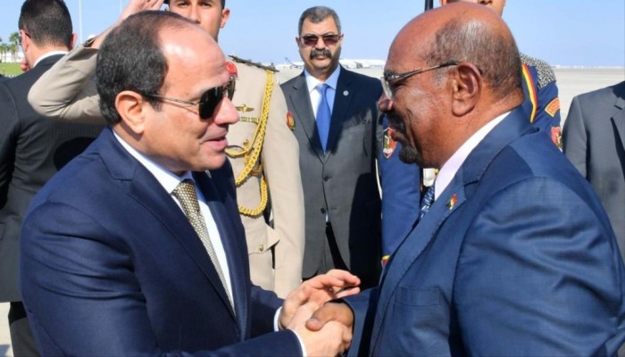 على وقع الاحتجاجات.. "رسل" السيسي يتلمسون المشهد القادم بالسودان