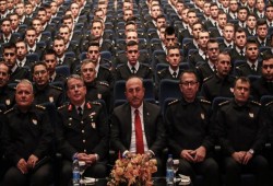 تشاووش أوغلو محذرا اليونان: اضبطوا "طفلكم المدلل" وزير دفاعكم