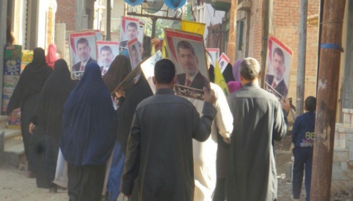 ثوار الشرقية من قرية الرئيس مرسي: مكملين ثورة حتى تعود الشرعية