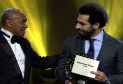 صلاح يتوج بجائزة أفضل لاعب أفريقي للمرة الثانية على التوالي
