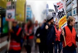 هولندا.. محتجون من "السترات الحمراء" يطالبون برحيل حكومة روته