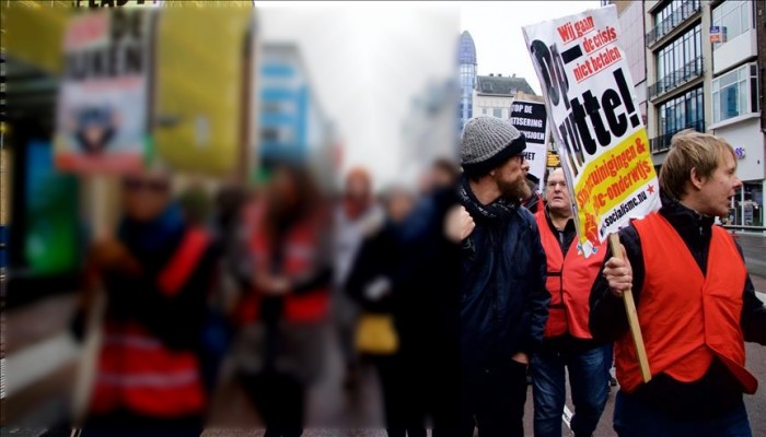 هولندا.. محتجون من "السترات الحمراء" يطالبون برحيل حكومة روته