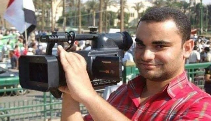 الصحفي إسلام جمعة: أُقتل بالبطيء بسجن وادي النطرون بسبب “الكاميرا”