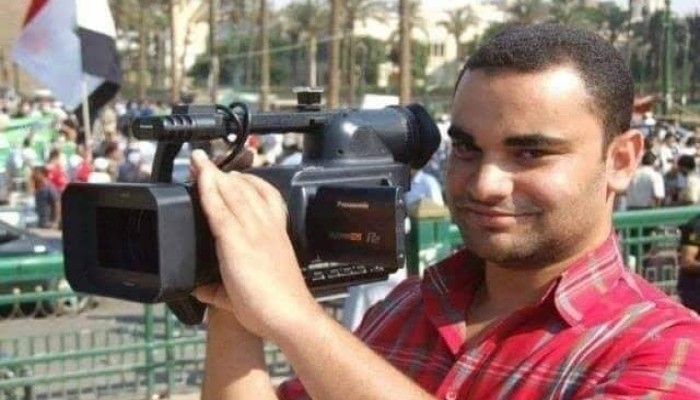 الصحفي إسلام جمعة: أُقتل بالبطيء بسجن وادي النطرون بسبب “الكاميرا”