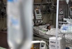 غزة.. توقف خدمات إحدى المستشفيات بسبب أزمة الكهرباء