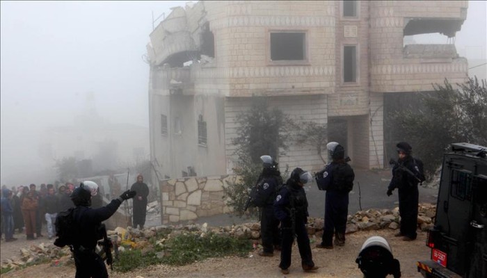 الجيش الصهيوني يفجر منزل معتقل فلسطيني جنوبي الضفة