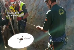 لإنقاذ رضيع سقط في بئر عميقة.. إسبانيا تحفر نفقا