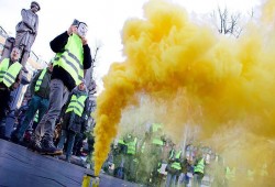 هولندا.. "السترات الصفراء" تتظاهر في 16 مدينة