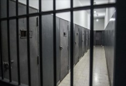 إصابة 100 معتقل فلسطيني جراء اعتداءات الأمن بسجن إسرائيلي