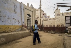 السيسي ينصح وزراءه بتعليم أبنائهم خارج مصر.. لماذا؟