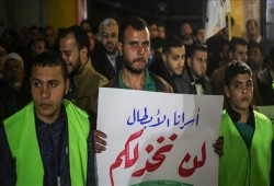 غزة.. مسيرة دعما للمعتقلين الفلسطينيين داخل سجون إسرائيل