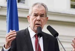 رئيس النمسا: يجب عدم إعادة اللاجئين إلى ليبيا