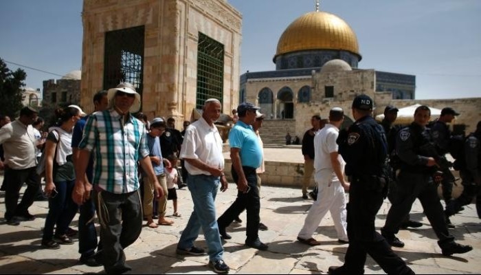 عشرات الصهاينة يقتحمون الأقصى وسط حراسة مُشددة
