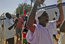 قناة سودانية توقف مذيعا ترحم على قتلى الاحتجاجات