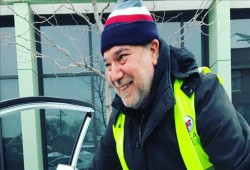 مسلم أمريكي يساعد المشردين في ليالي شيكاغو الباردة