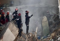 ارتفاع ضحايا انهيار مبنى في إسطنبول إلى 17