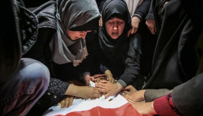 غزة.. دموع وألم في وداع طفل قتله الصهاينة"بدم بارد"