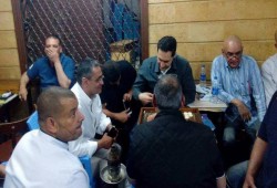 علاء مبارك يسخر من تحولات عمرو أديب.. ومعلقون: والدك السبب