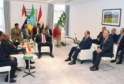 سخرية من صورة جمعت السيسي بأبي أحمد بأديس أبابا