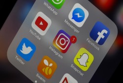 منظمات أممية تدعو للحفاظ على سمع مستخدمي الهواتف