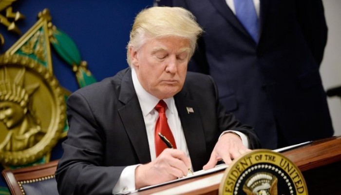 ترامب يوقع قانون حالة الطوارئ الوطنية