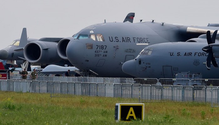 "مساعدات" أمريكية تهبط عند حدود فنزويلا.. وغوايدو يعلق