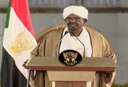 البشير يعلن الطوارئ وحل الحكومة وتجميد تعديل الدستور