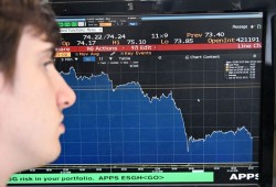 لوموند: 4 أسباب يمكن أن تؤدي لأزمة مالية عالمية جديدة