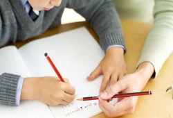 كيف تحسن خط طفلك في 4 خطوات؟