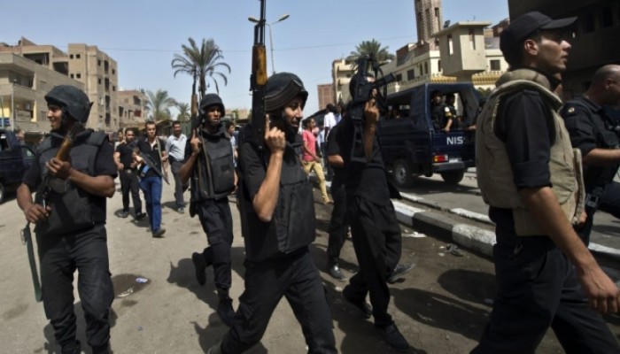 حملات تفتيش عشوائية بشوارع ومنازل الجيزة