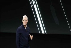 أبل: نعكف على تطوير منتج سيبهر الجميع