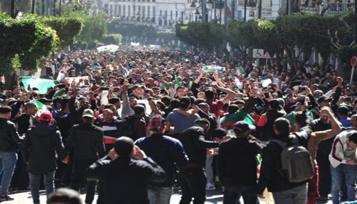 كيف يحفز سحب بوتفليقة ترشحه المصريين للثورة؟