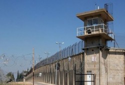 توتر شديد في سجن "ريمون" وحرق غرف داخل الأقسام