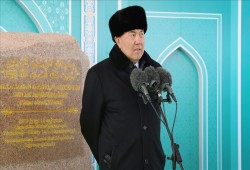 رئيس كازاخستان يضع حجر أساس لأكبر مسجد في آسيا الوسطى
