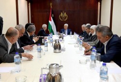 سلطة عباس تقود مخططًا أمنيًّا إعلاميًّا لضرب غزة وحماس