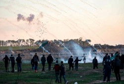 شهيدان وإصابات مختلفة بقمع الاحتلال مسيرات العودة بغزة