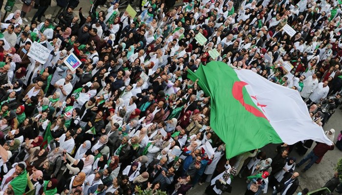 الجزائر.. تواصل المظاهرات الحاشدة في الجمعة الخامسة للحراك