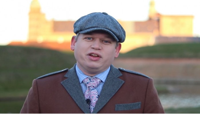 رئيس حزب دانماركي يحرق نسخة من القرآن.. لهذا السبب