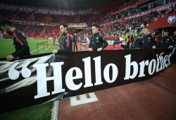 لاعبو المنتخب التركي يدعمون حملة "مرحبا أخي"