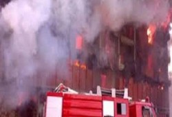 بعد ١٢ يومًا.. أسرة مهندس مفقود بحريق مصنع فوسفات السويس تبحث عن جثته