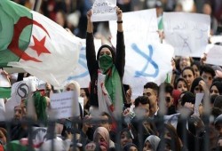 لوب لوغ: حراك الجزائر يقلق معسكر السعودية والإمارات