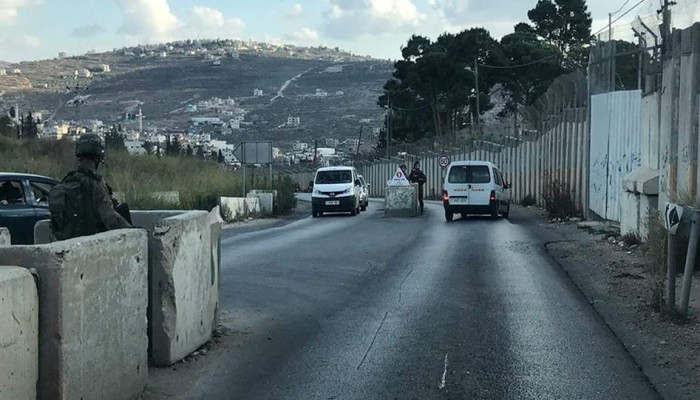 الاحتلال ينصب حواجز عسكرية ويكثف وجوده العسكري جنوب جنين