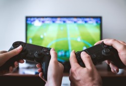 هكذا تسبب ألعاب الفيديو انهيار النظام الليلي لدى الأطفال