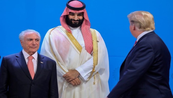 مصادر: السعودية تهدد بالتخلي عن الدولار في معاملاتها النفطية