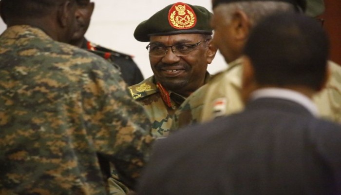 حكومة السودان تنفي تنحي البشير وتسليم السلطة للجيش