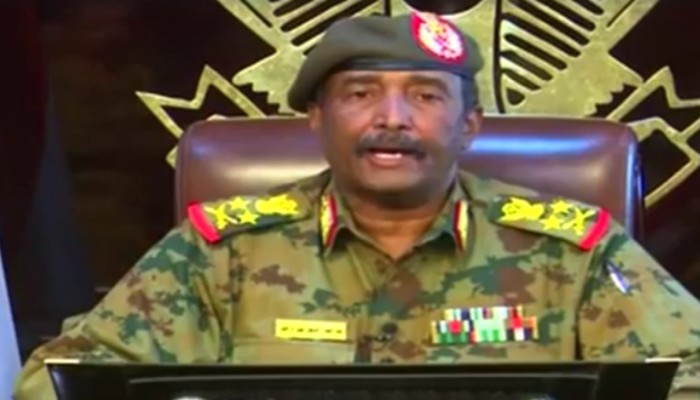 رئيس المجلس العسكري بالسودان يعلن قرارات هامة