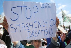 الجمعة التاسعة.. الجزائريون يطالبون برحيل بقايا نظام بوتفليقة