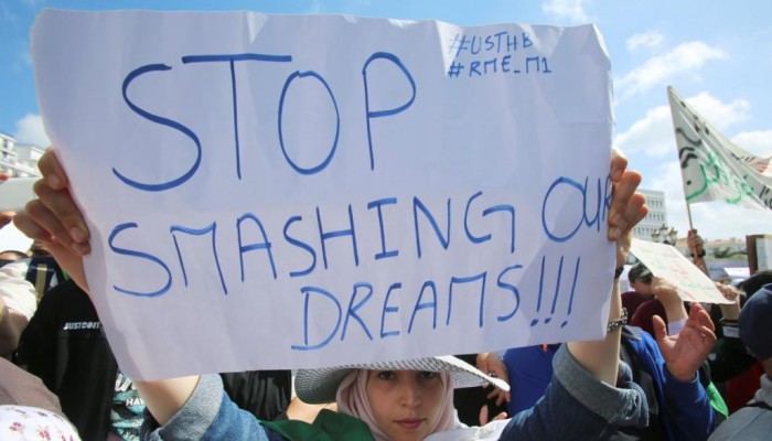 الجمعة التاسعة.. الجزائريون يطالبون برحيل بقايا نظام بوتفليقة